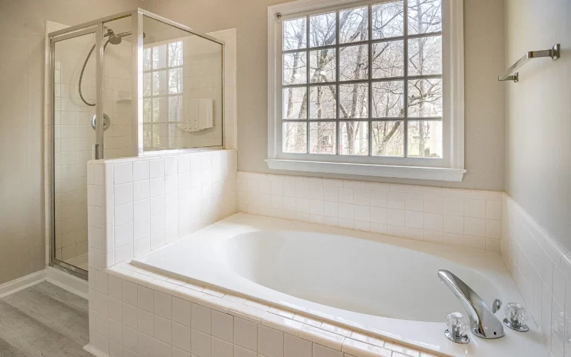 Ristrutturazione del bagno a Reggio Calabria: guida pratica a tempi, costi, norme e impianti