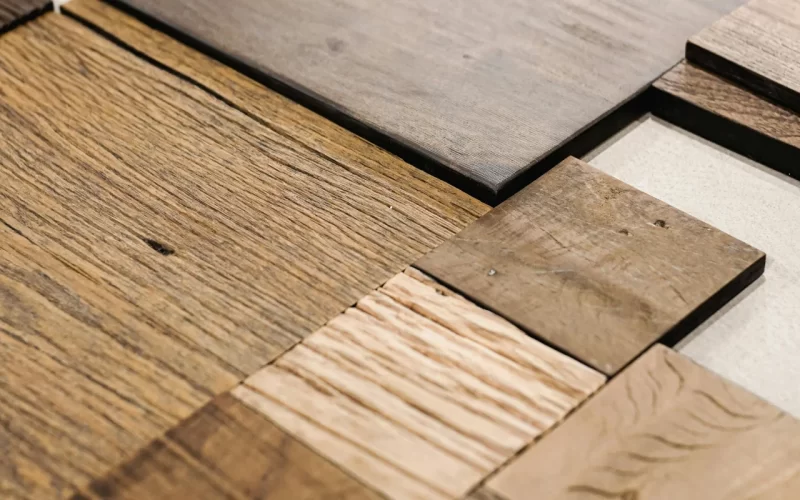 Tappezziere per rimodernare il divano a Genova: cosa valutare tra materiali, tempi e costi